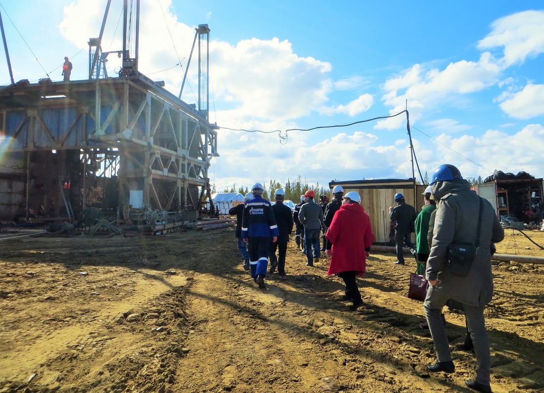 Выезд на площадку разведочной скважины №582 Тас-Юряхского нефтегазоконденсатного месторождения