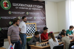 Кирилл Котляр и Александр Пережогин наблюдают за игрой