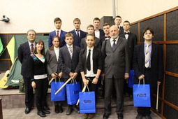 Команда «Геолидер» с представителями компании «Газпром геологоразведка»