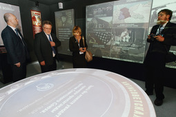 В работе экспозиции задействовано более 300 проекторов