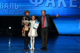 Амалия Бячкова (10 лет) представила на суд жюри песню «Сенсация» в номинации «Эстрадный вокал (соло)» (диплом третьей степени)