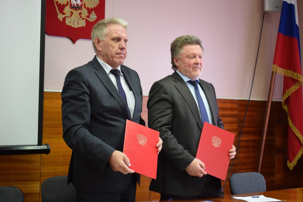 Анатолий Ковригин (справа) и Владимир Саар подписали соглашение