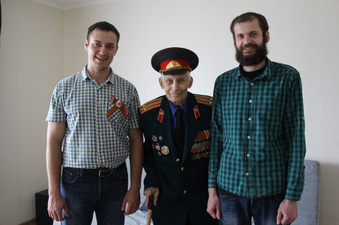 Всегда рядом с Николаем Андреевичем Заевым — Никита, один из его 4 любимых внуков (на фото справа)