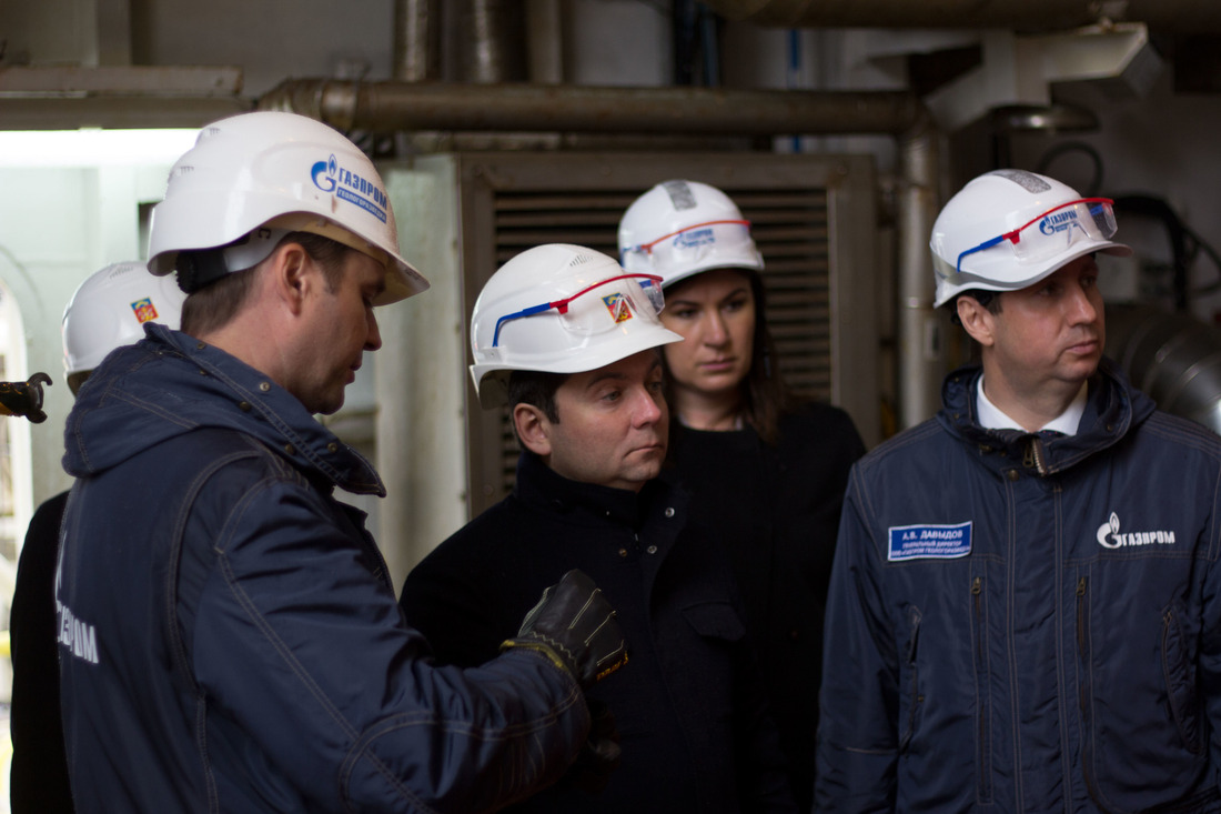 Представители руководства ООО «Газпром геологоразведка» и Правительства Мурманской области посетили полупогружную плавучую буровую установку