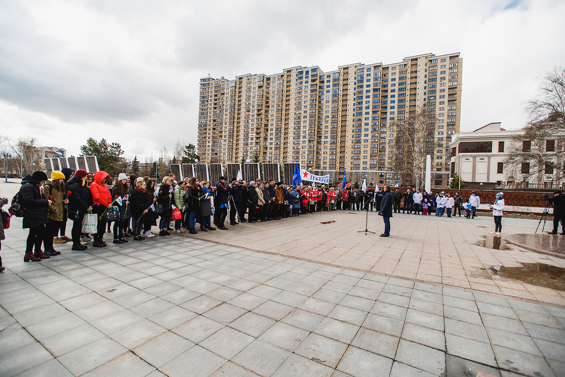Сотрудники ООО "Газпром геологоразведка", депутаты, горожане, члены северных землячеств, студенты приняли участие в митинге